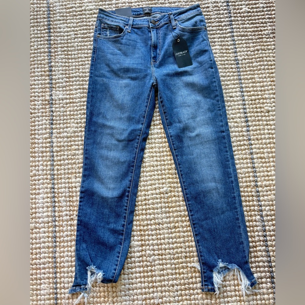 Just Black Highrise Ankle Distressed Leg Straight Jeans Size 29 NWT